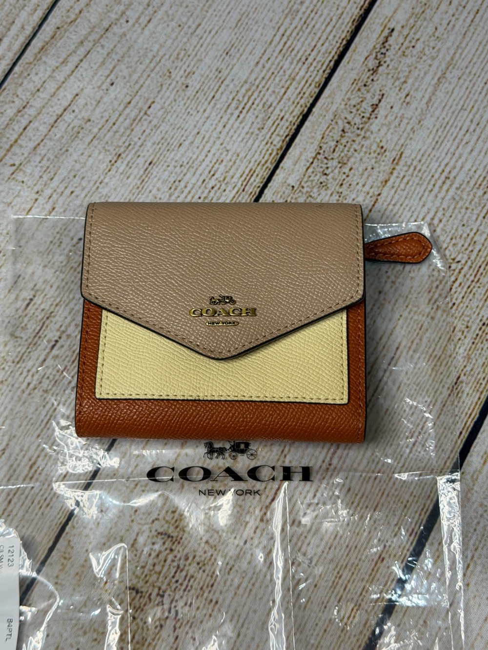 NWOT Coach Small Colorblock Tan Trifold Leather Wallet & Card Holder